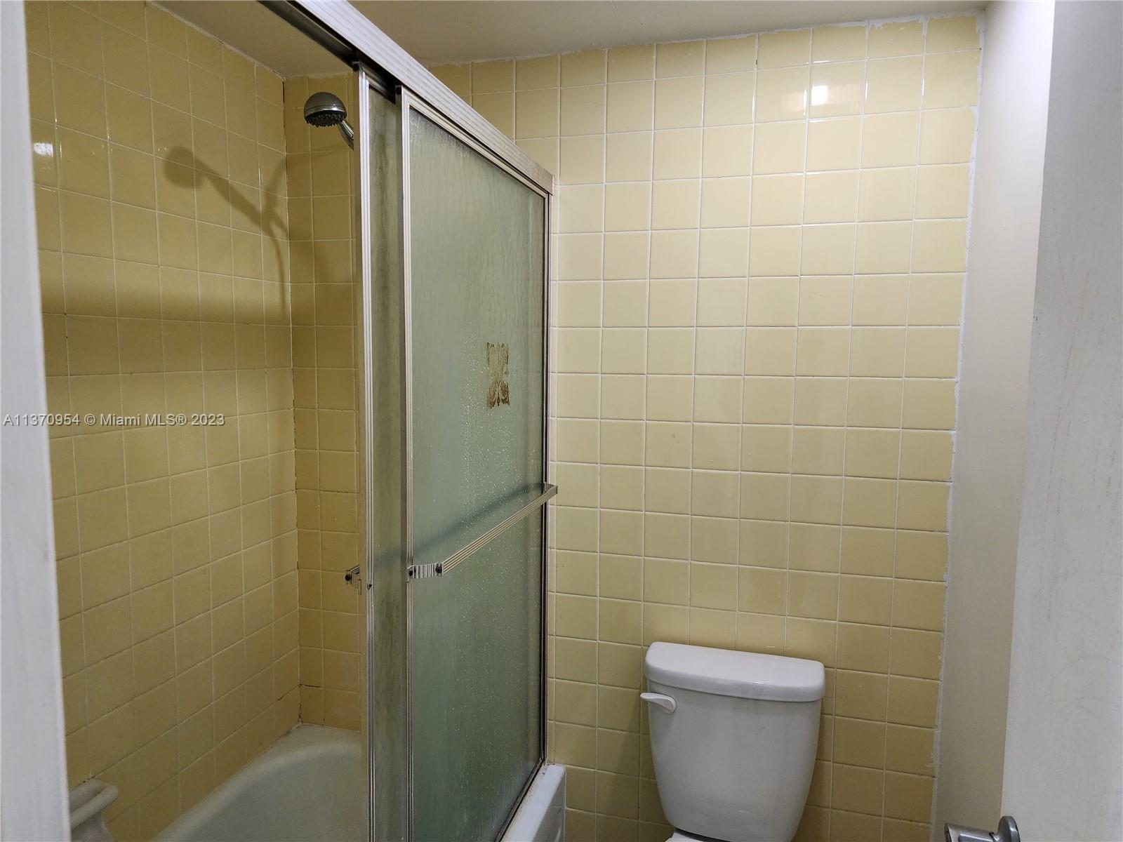 Inverrary Lauderhill, FL 33319 - Photo 5 of 11 a bathroom with a toilet and shower