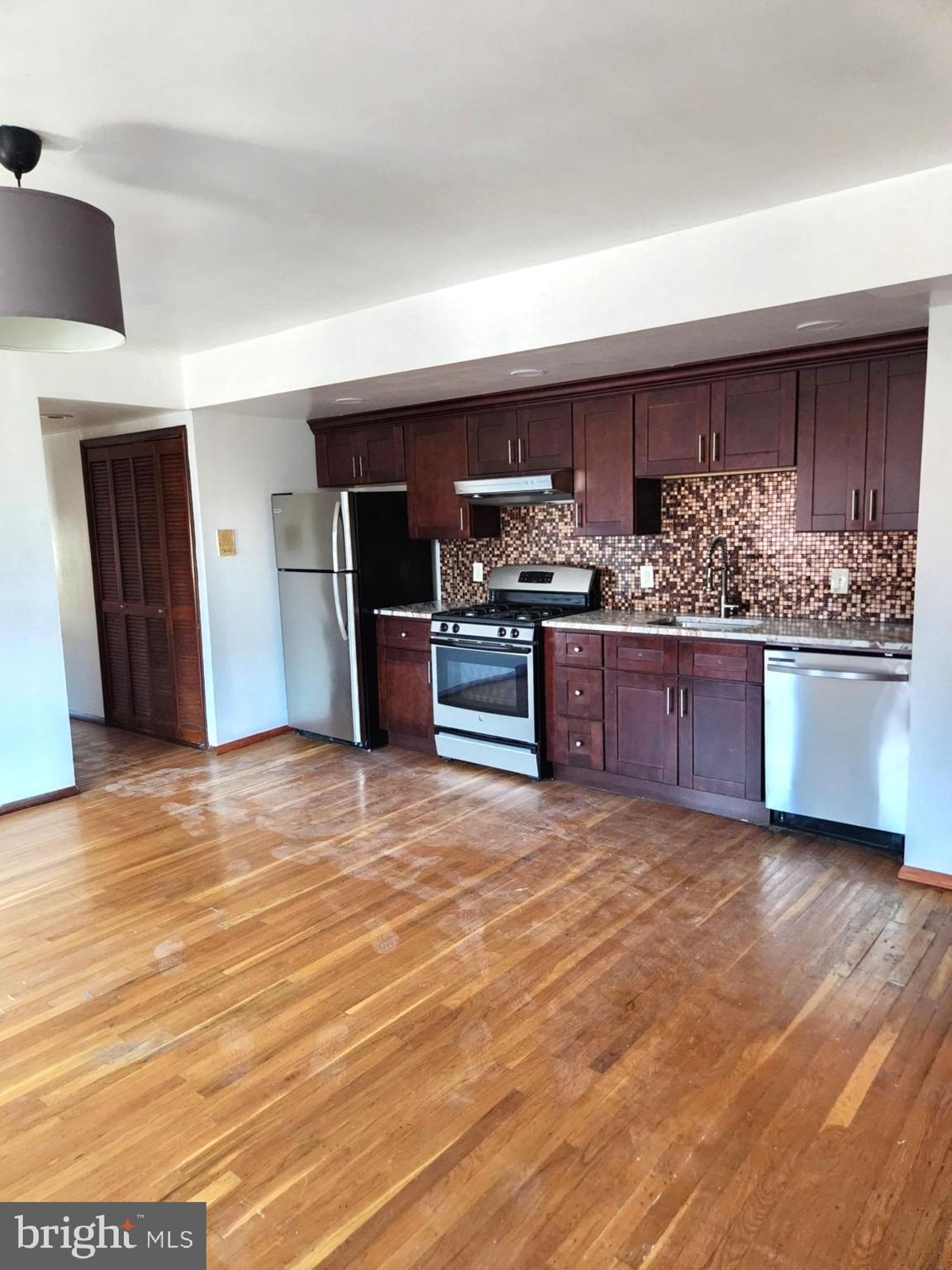 746 South Street Philadelphia, PA 19147 - Photo 6 of 18 a view of kitchen and refrigerator