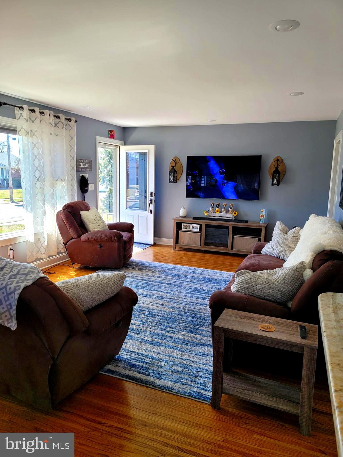 513 Monroe Street Riverside, NJ 08075 - Photo 3 of 28 Living Room with Hardwood Floors
