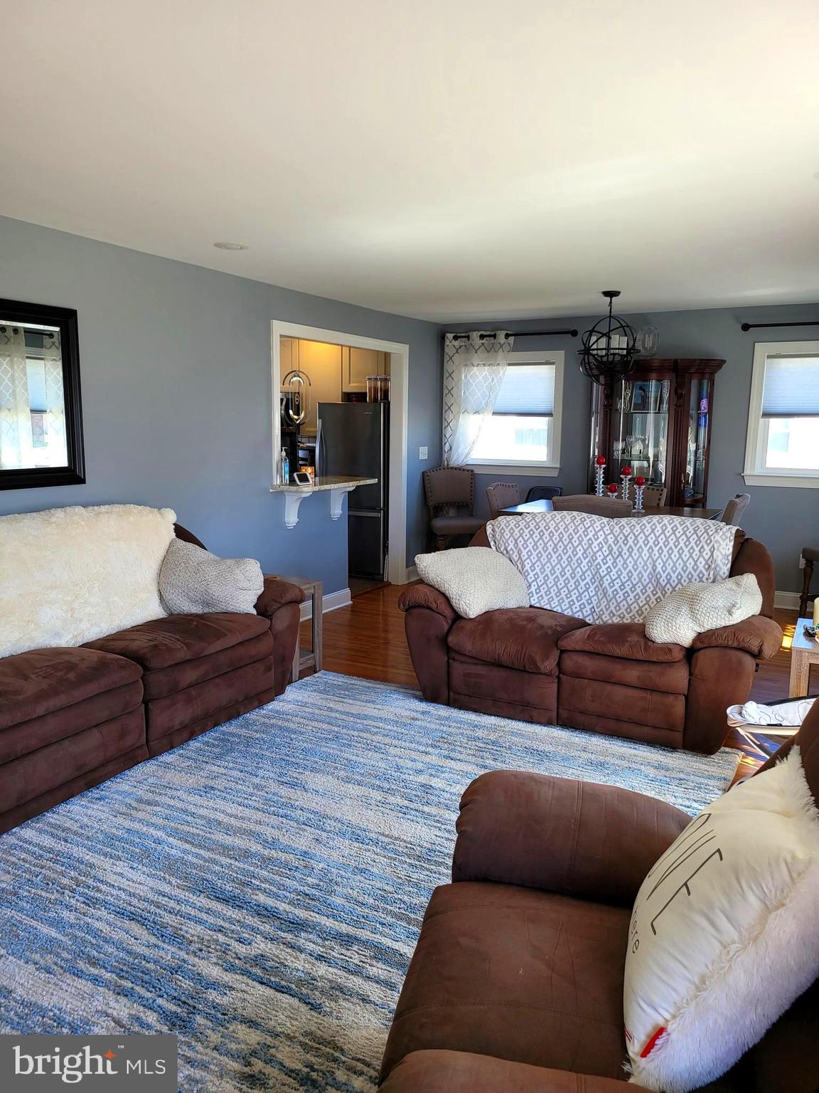 513 Monroe Street Riverside, NJ 08075 - Photo 5 of 28 Living Room
