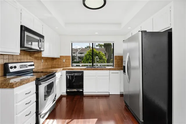 $4,950 | 6 Serena Court, Newport Beach, CA 92663