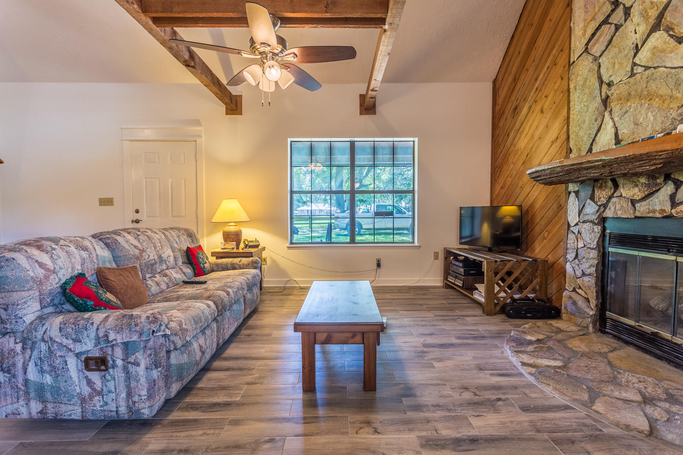 568 4 Mile Road Freeport, FL 32439 - Photo 14 of 54 Living Area
