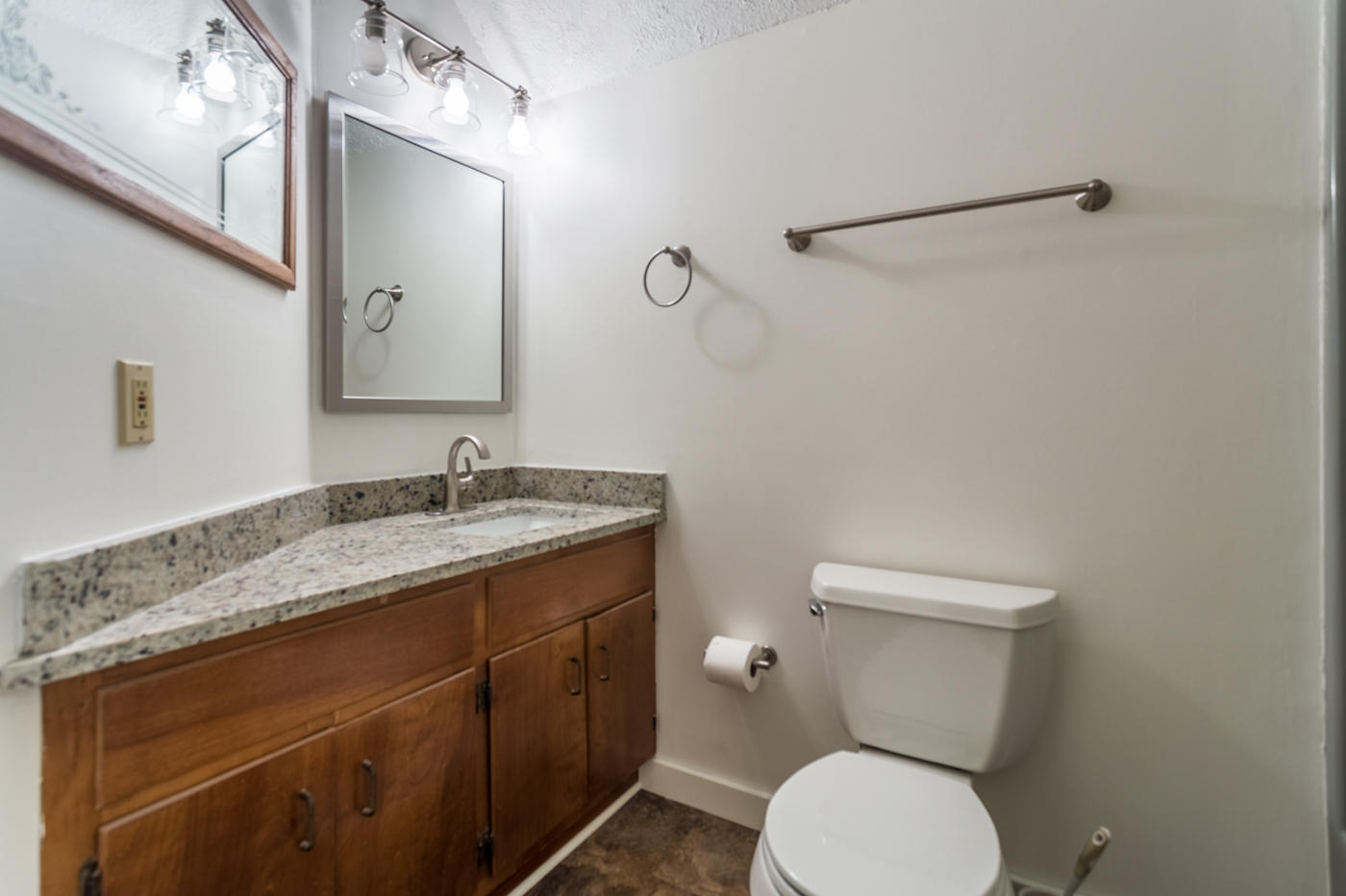 568 4 Mile Road Freeport, FL 32439 - Photo 37 of 54 Upstairs Bathroom