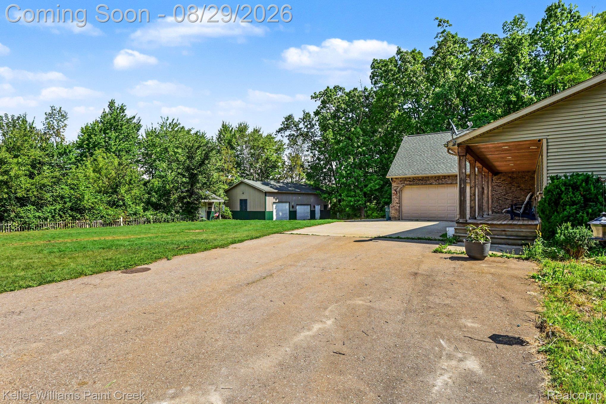 5263 Diehl Road Metamora, MI 48455 - Photo 26 of 31 Amish-built 40x30 pole barn.
