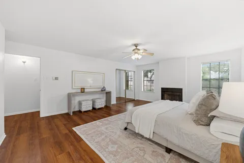$179,000 | 9850 Pagewood Lane, Unit 1009, Houston, TX 77063