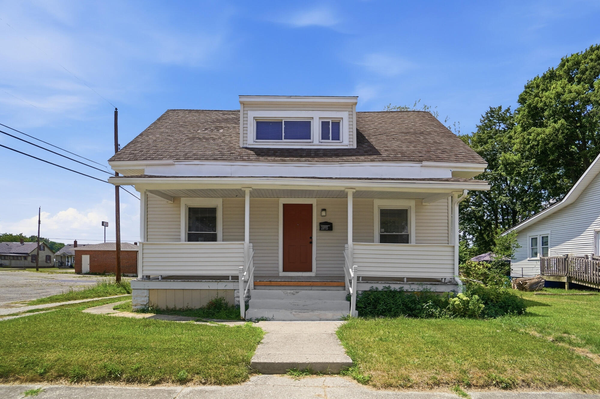 2015 Clifton Avenue Springfield, OH 45505 - Photo 1 of 56 004