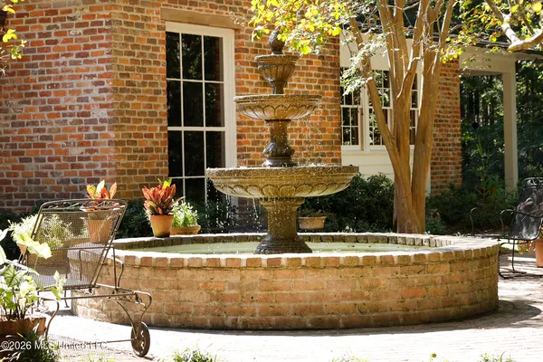 $1,590,000 | 657 Zetus Road Northeast, Brookhaven, MS 39601