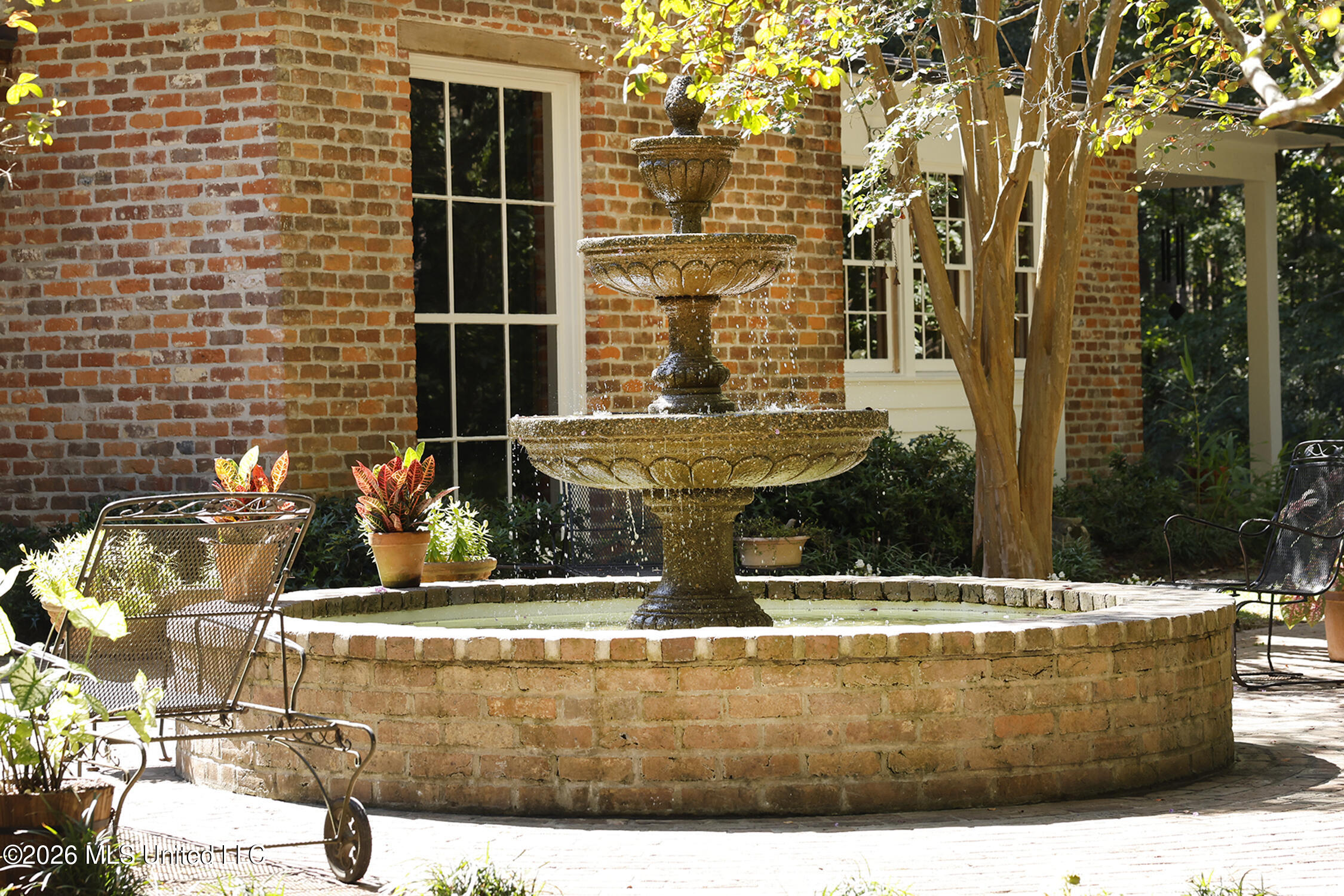 657 Zetus Road Northeast Brookhaven, MS 39601 - Photo 13 of 80 657 patio and fountain