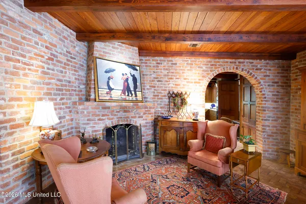 $1,590,000 | 657 Zetus Road Northeast, Brookhaven, MS 39601