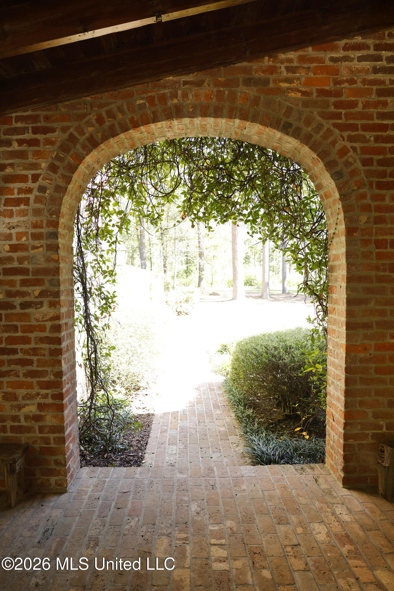 657 Zetus Road Northeast Brookhaven, MS 39601 - Photo 24 of 80 657 bricked breezeway