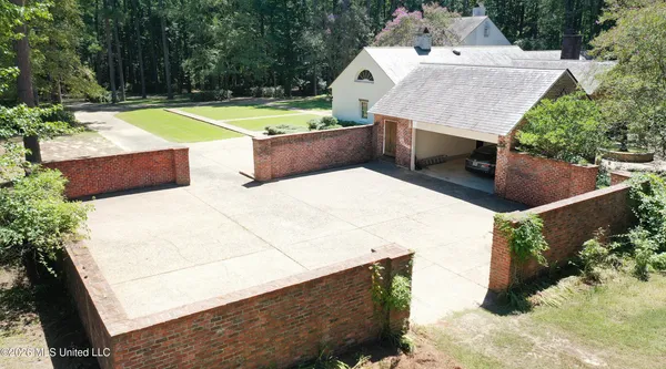 $1,590,000 | 657 Zetus Road Northeast, Brookhaven, MS 39601