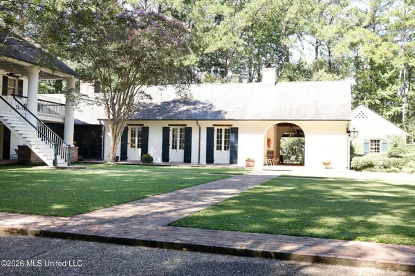 $1,590,000 | 657 Zetus Road Northeast, Brookhaven, MS 39601