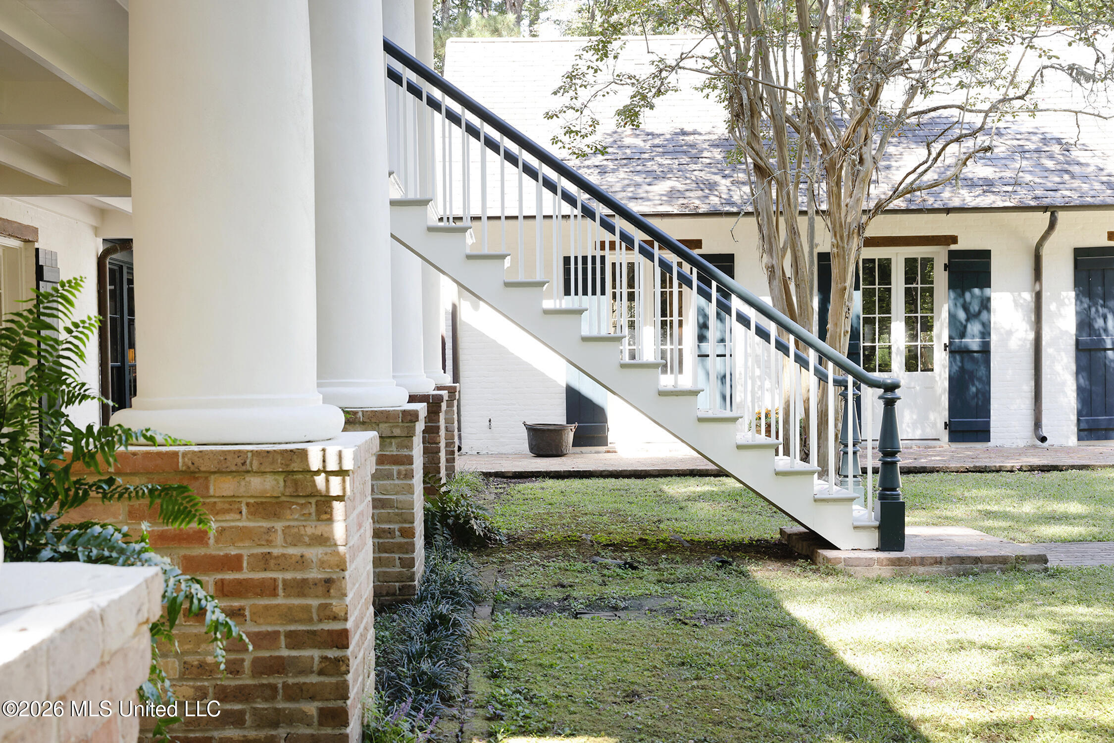 657 Zetus Road Northeast Brookhaven, MS 39601 - Photo 33 of 80 657 front exterior stairs