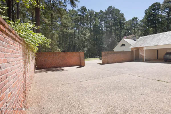 $1,590,000 | 657 Zetus Road Northeast, Brookhaven, MS 39601