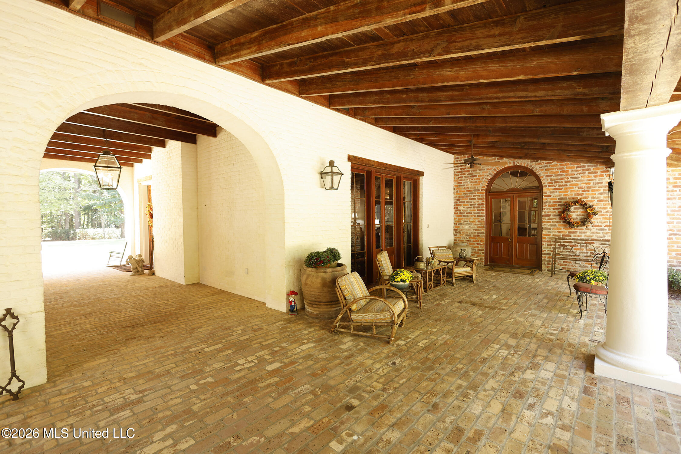 657 Zetus Road Northeast Brookhaven, MS 39601 - Photo 4 of 80 657 2 covered breezeways