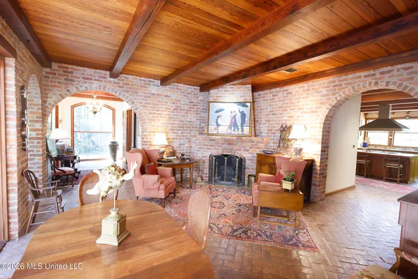 $1,590,000 | 657 Zetus Road Northeast, Brookhaven, MS 39601