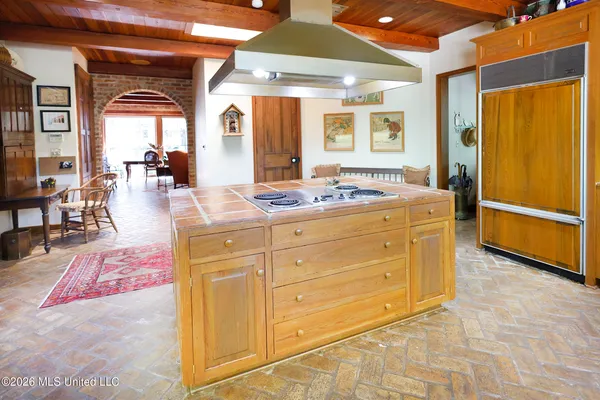 $1,590,000 | 657 Zetus Road Northeast, Brookhaven, MS 39601