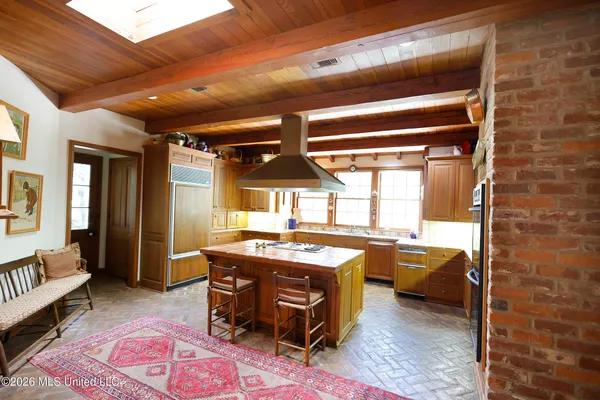 $1,590,000 | 657 Zetus Road Northeast, Brookhaven, MS 39601