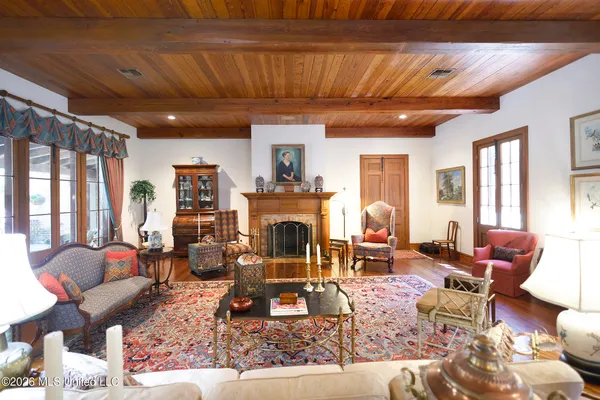 $1,590,000 | 657 Zetus Road Northeast, Brookhaven, MS 39601