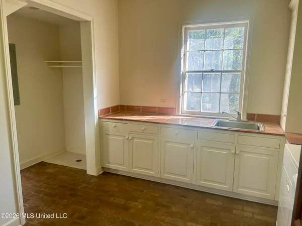 $1,590,000 | 657 Zetus Road Northeast, Brookhaven, MS 39601