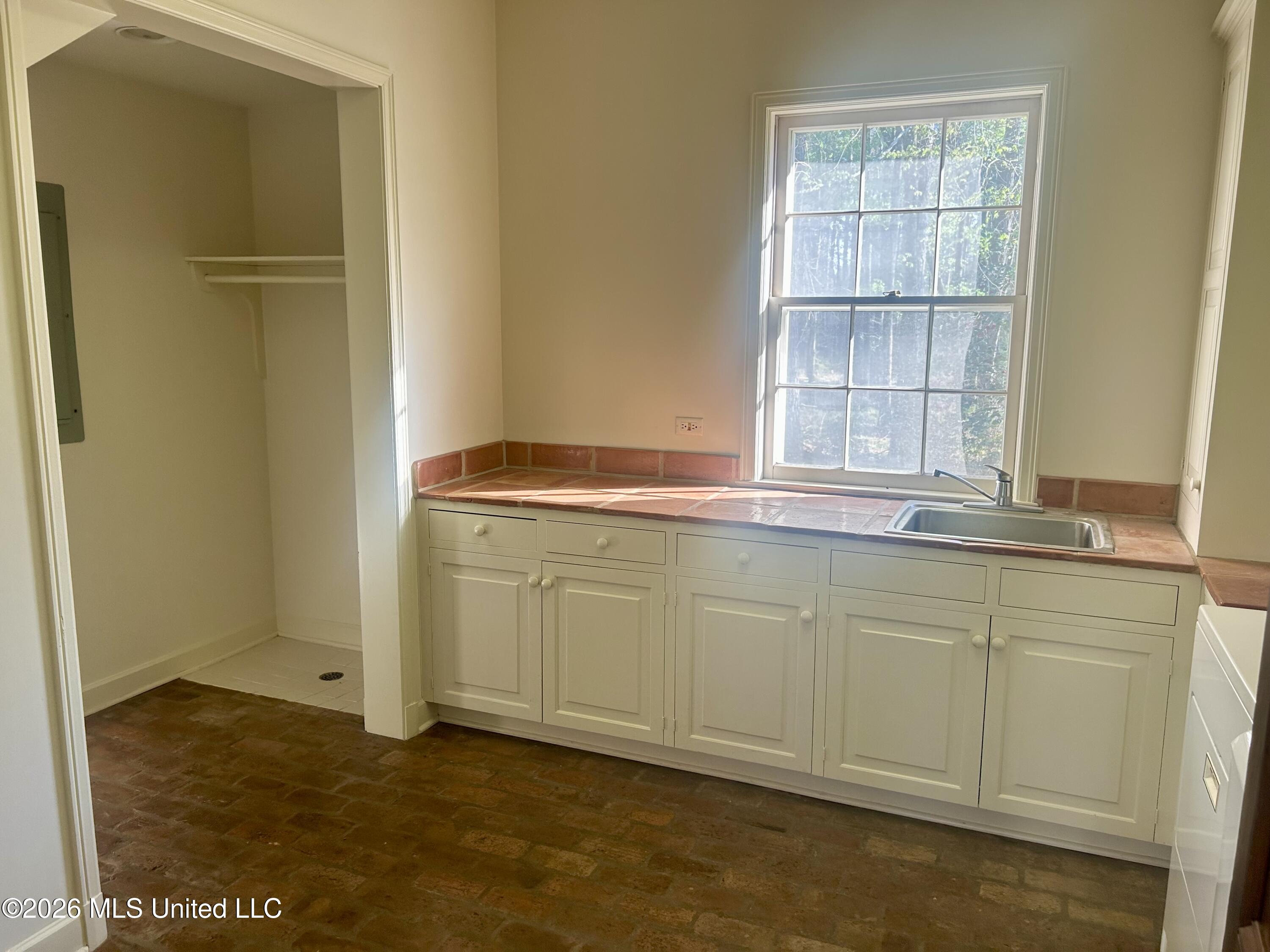 657 Zetus Road Northeast Brookhaven, MS 39601 - Photo 64 of 80 laundry 2