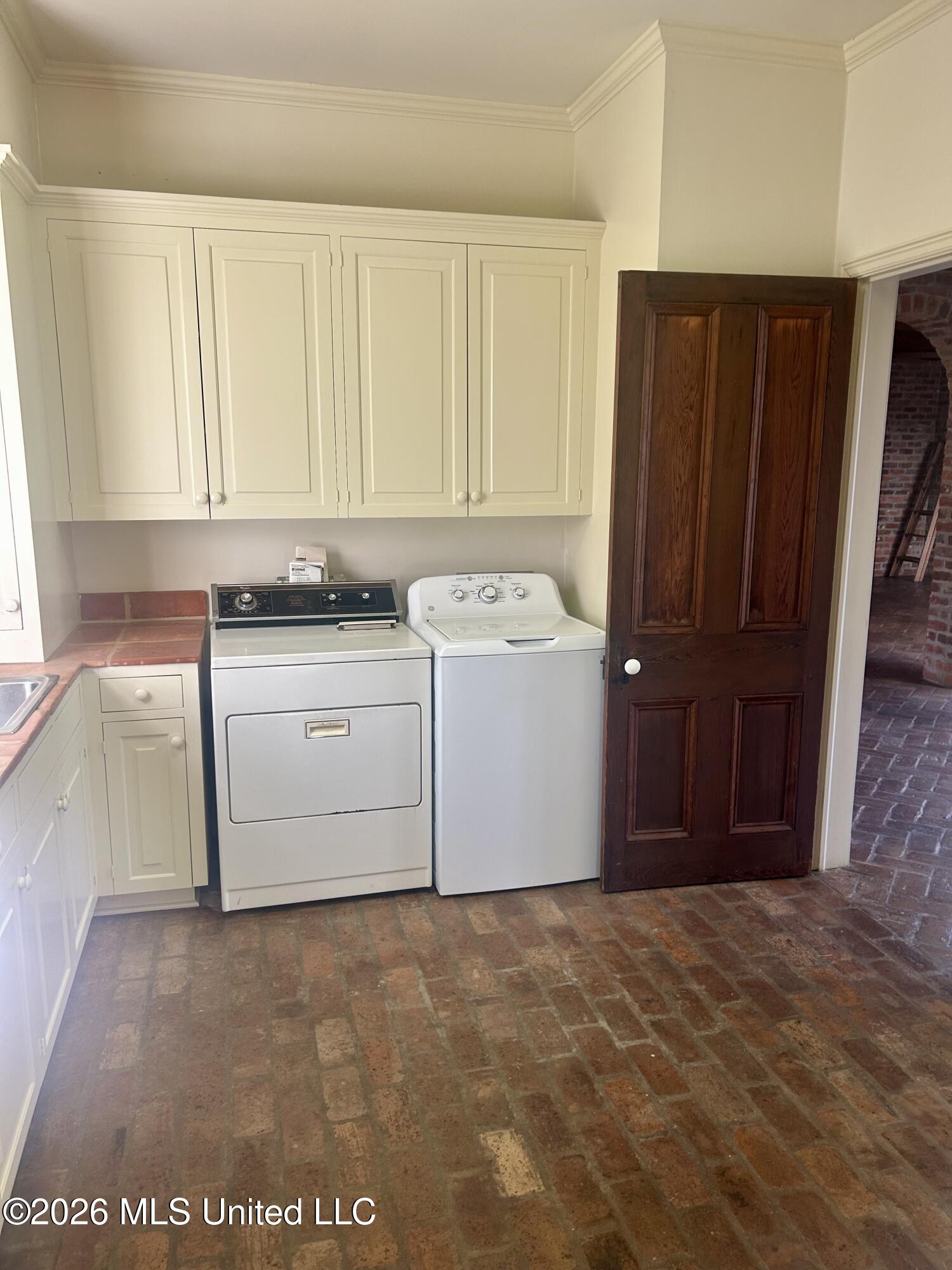 657 Zetus Road Northeast Brookhaven, MS 39601 - Photo 65 of 80 laundry room