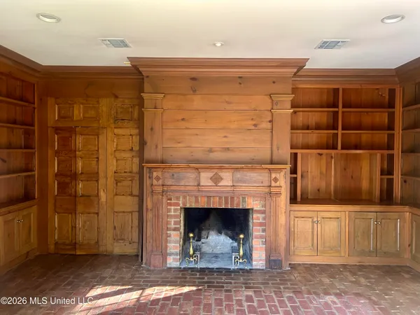 $1,590,000 | 657 Zetus Road Northeast, Brookhaven, MS 39601