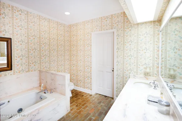 $1,590,000 | 657 Zetus Road Northeast, Brookhaven, MS 39601