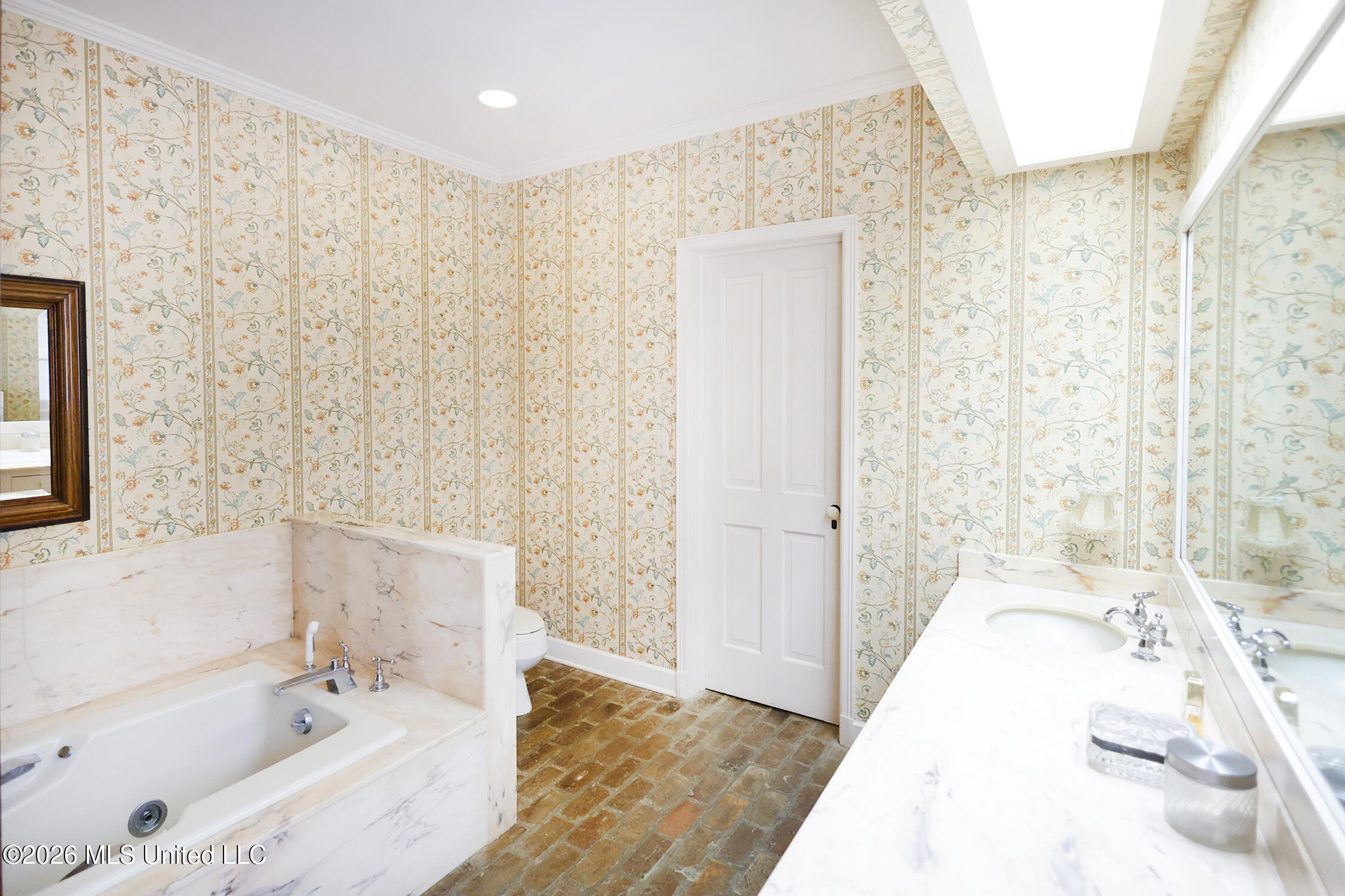 657 Zetus Road Northeast Brookhaven, MS 39601 - Photo 76 of 80 657 Primary Bath 2