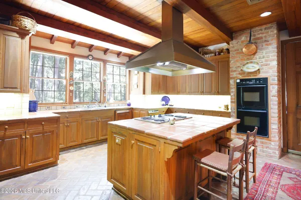 $1,590,000 | 657 Zetus Road Northeast, Brookhaven, MS 39601