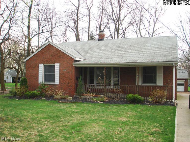 1784 Sunview Road Cleveland, OH 44124 - Photo 1 of 20 Welcome home to 1784 Sunview in beautiful Lyndhurst!