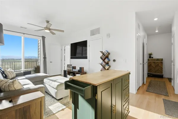 $242,737 | 5702 Central Park Boulevard, Unit 322, Denver, CO 80238