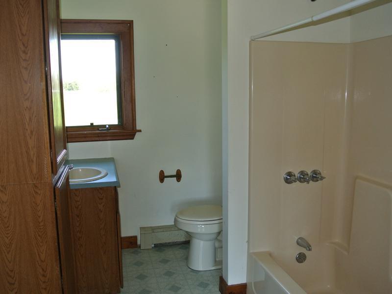 400 Pleasant Hill Road Brunswick, ME 04011 - Photo 10 of 12 Bathroom.