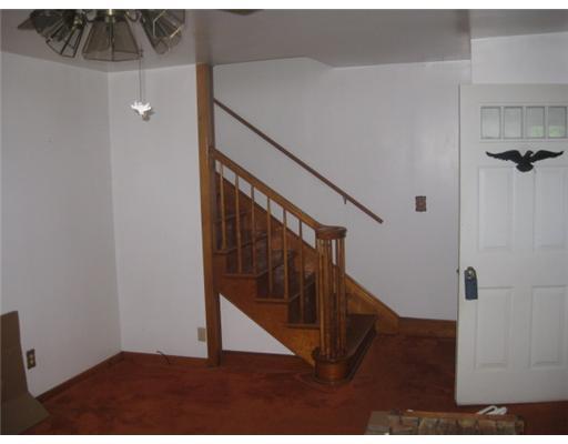 109 Sawmill Road Kittanning, PA 16201 - Photo 5 of 7 Entry/Foyer.