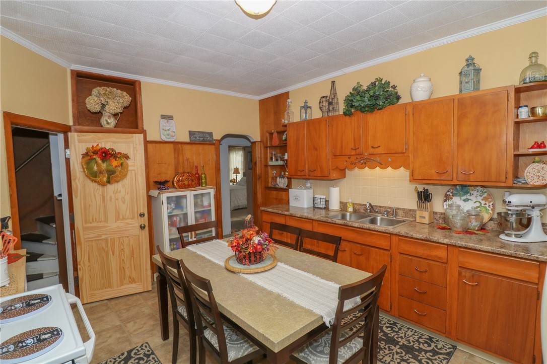 209 River Road Lincoln, RI 02865 - Photo 16 of 42