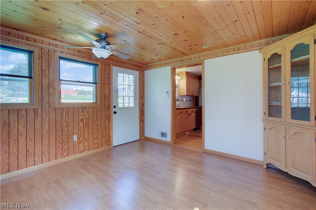 2385 Valley Road Beloit, OH 44609 - Photo 17 of 50 Dining Room