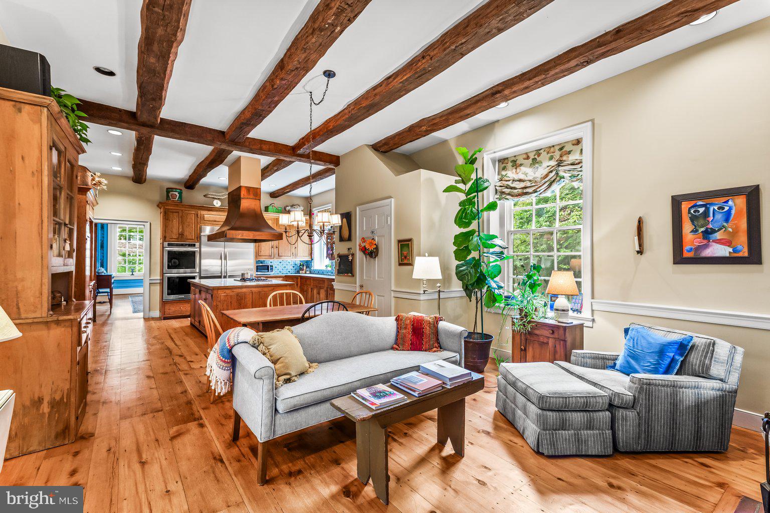 300 Somerset Road Baltimore, MD 21210 - Photo 17 of 48 Beamed ceilings & pine flooring