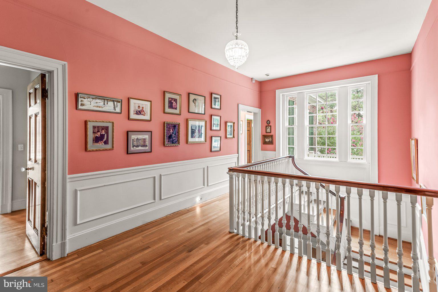 300 Somerset Road Baltimore, MD 21210 - Photo 23 of 48 Second floor landing