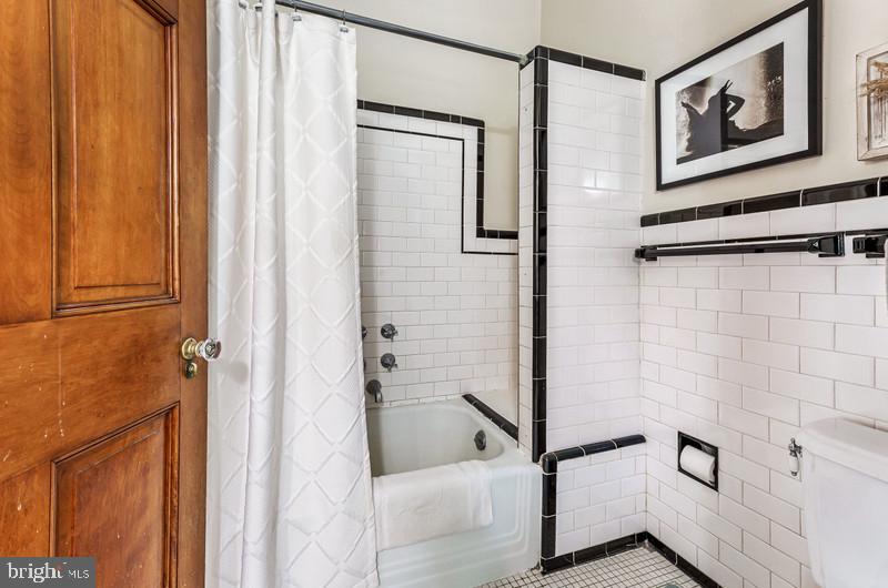 300 Somerset Road Baltimore, MD 21210 - Photo 31 of 48 Primary bathroom