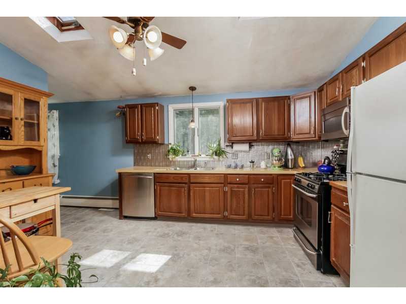 1 Weaver Road Johnston, RI 02919 - Photo 12 of 21 Kitchen.