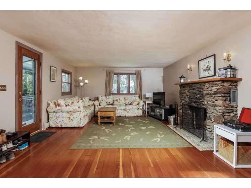 1 Weaver Road Johnston, RI 02919 - Photo 7 of 21 Living Room.