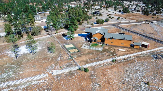 a view of the terrace of a house