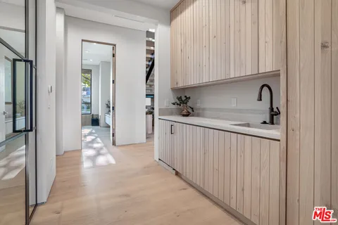 $4,349,000 | 4830 Valjean Avenue, Encino, CA 91436