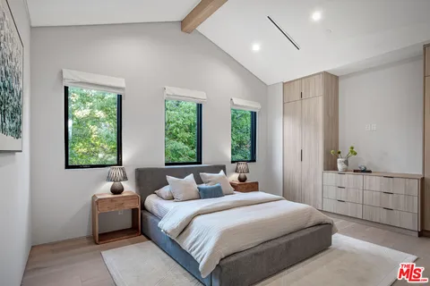 $4,349,000 | 4830 Valjean Avenue, Encino, CA 91436