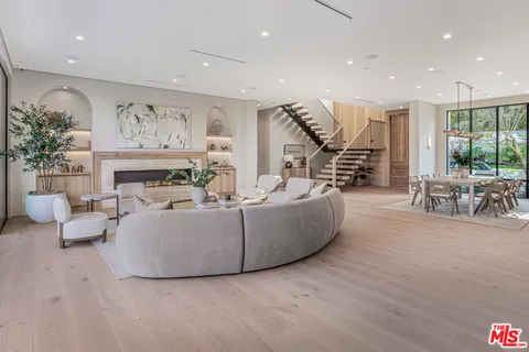 $4,349,000 | 4830 Valjean Avenue, Encino, CA 91436