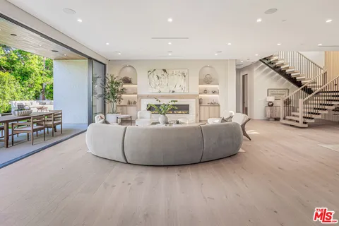 $4,349,000 | 4830 Valjean Avenue, Encino, CA 91436