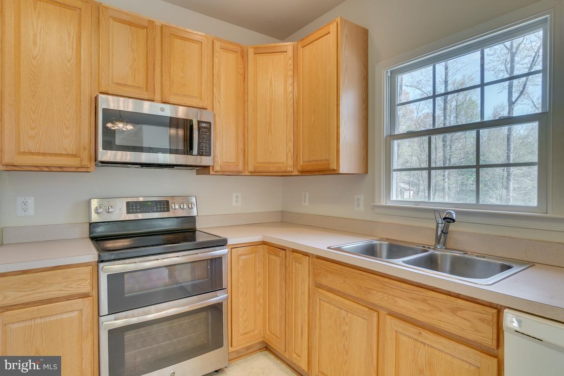 3547 White Hall Road King George, VA 22485 - Photo 17 of 51 Newer stove and microwave!