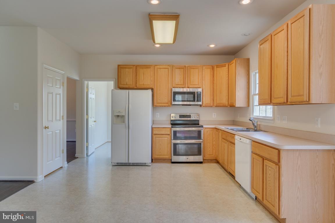 3547 White Hall Road King George, VA 22485 - Photo 18 of 51 Large and open kitchen!