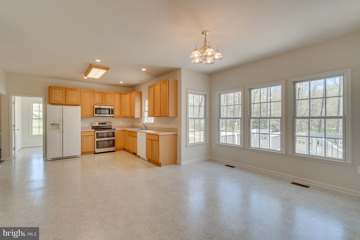 3547 White Hall Road King George, VA 22485 - Photo 19 of 51 Huge breakfast area!
