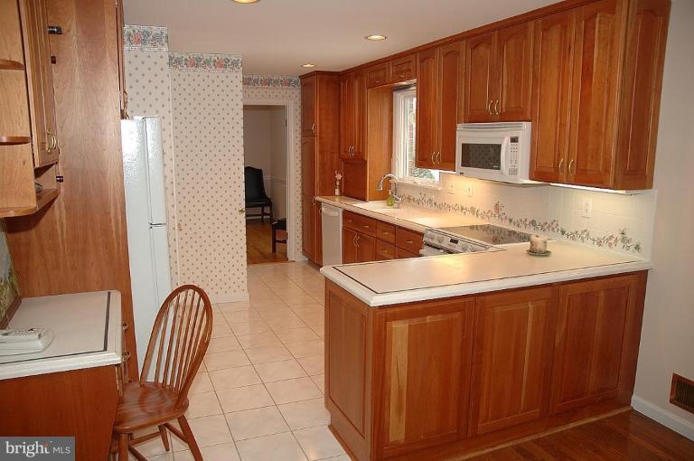 6944 Spaniel Road Springfield, VA 22153 - Photo 3 of 14 Kitchen